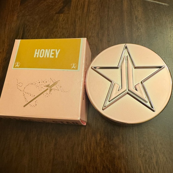 Jeffree Star Setting Powder- Honey - Picture 5 of 5